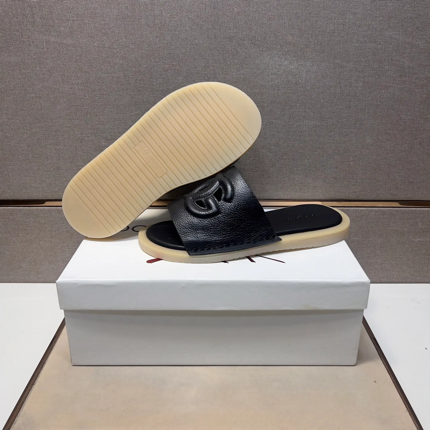 Men's men's shoes 💰pp340【DG～】Men's casual slippers 2025z cabinet sales simultaneously 🔶Size: 38-44#️⃣ 🔷2 colors🔜The upper is made of multi-material splicing➕Genuine leather lining, comfortable and breathable, sole: original comfortable, wear-resistant and non-slip outsole, ⚠️Real thing📱Photographed🎬The real thing is better📢📢📢
